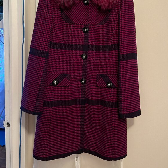 Beautiful Lady's Wool Coat w/ Removable Faux Fur Collar Small to Medium 74% Wool - Picture 2 of 3